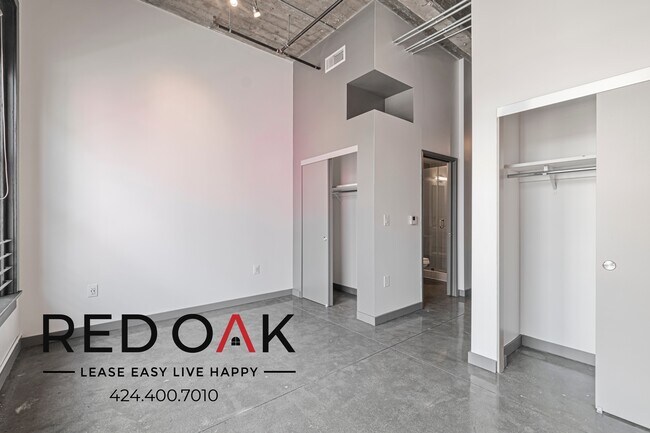 Building Photo - 430 S Broadway