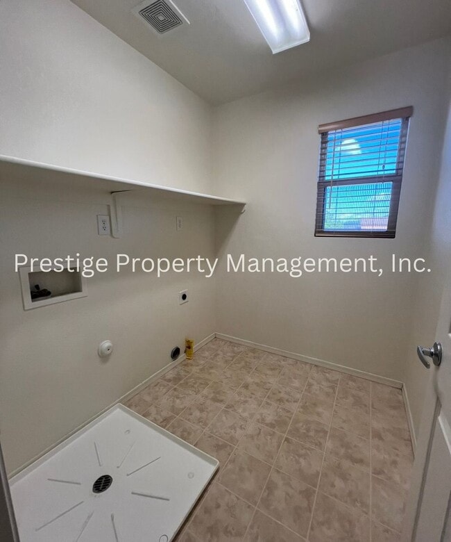 Building Photo - Nice Sahuarita Home with Open Kitchen!!