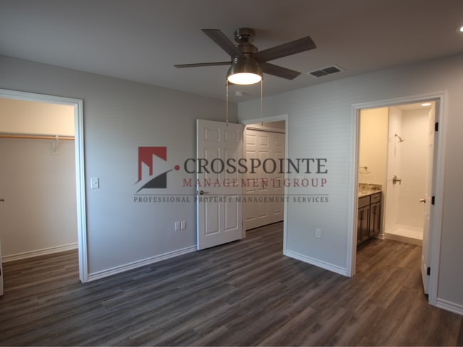 Building Photo - Available! 2 Bedroom, 2.5 Bathroom, 1 Car Garage