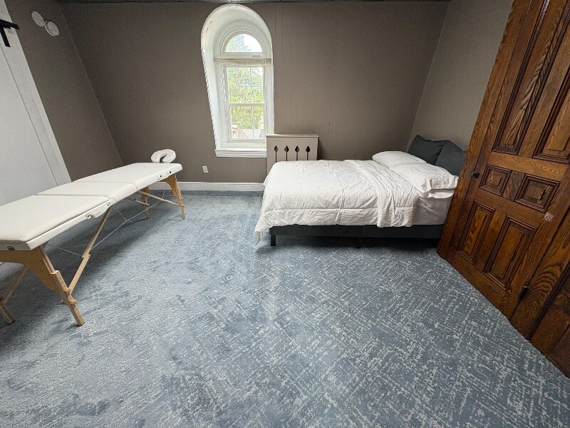 Building Photo - 615 W Market St