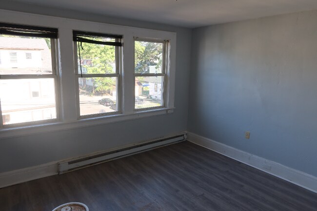 Building Photo - 166-168 Columbia Ave