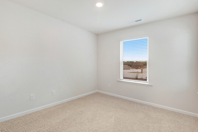 Building Photo - 156 Seymour Vlg Dr