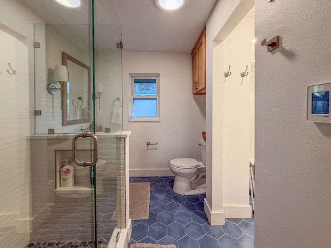Building Photo - Cozy FURNISHED or  Unfurnished  2-Bed, 2-Bath Haven  on the creek!