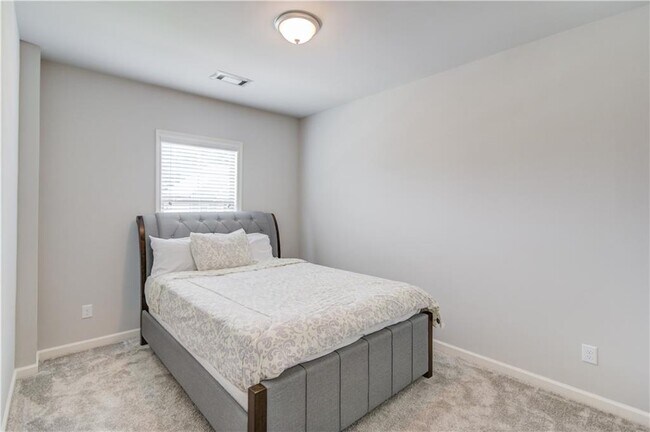 Building Photo - 404 Henson Farm Dr