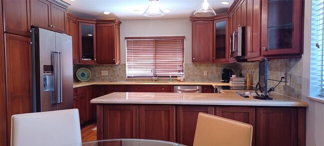 Building Photo - 6688 Via Regina