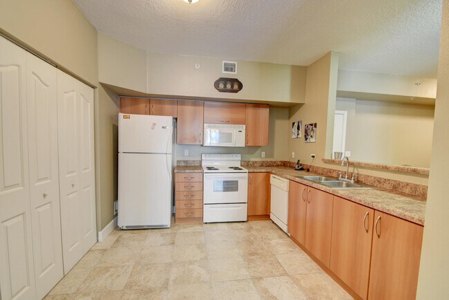 Building Photo - 250 NE 3rd Ave