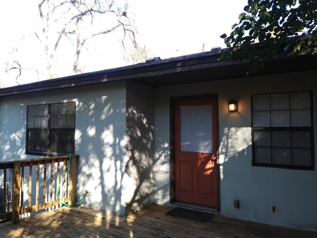 Building Photo - 1000 N Duval St