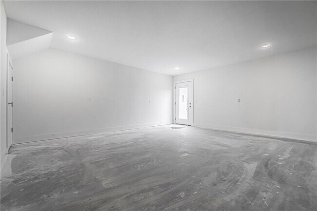 Building Photo - 2707 SW Livingston Square