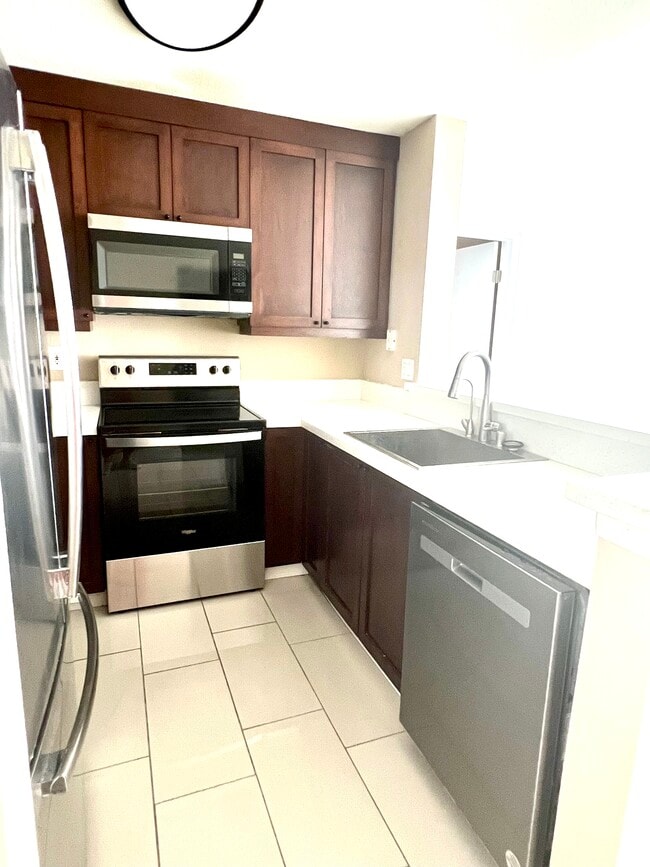 Building Photo - 3520 Lebon Dr