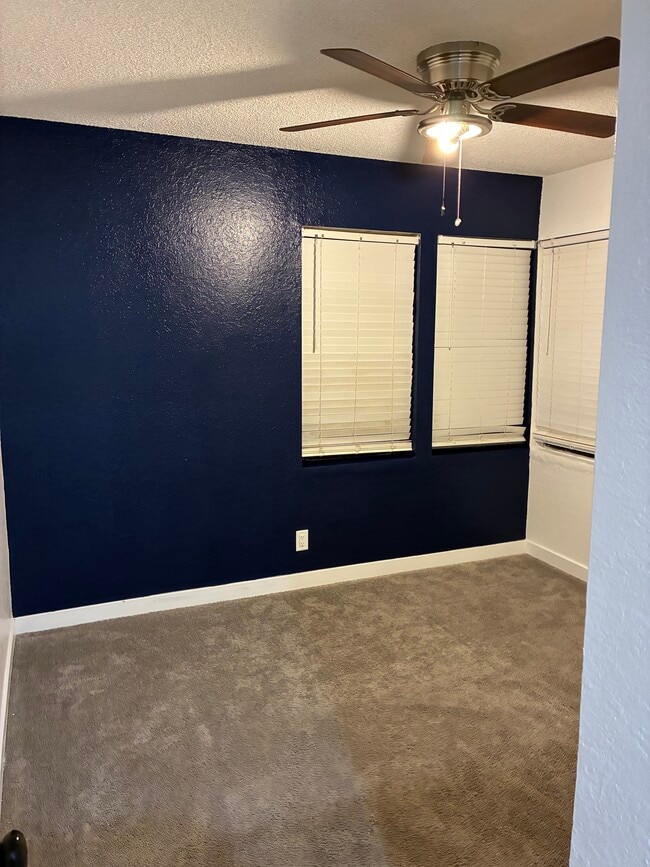 Building Photo - 2701 Juniper Dr