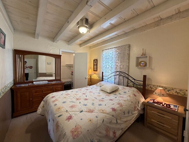 Building Photo - Furnished cozy 1 bedroom Duplex!