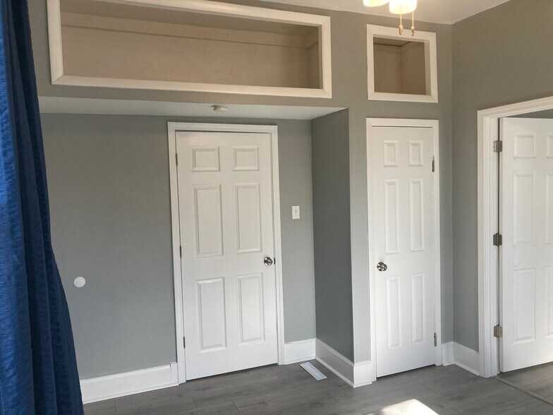 Building Photo - 8 N Indiana Ave