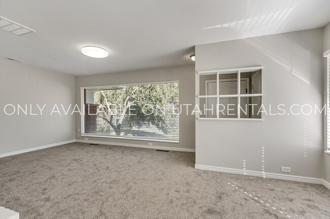 Building Photo - 639 600 W