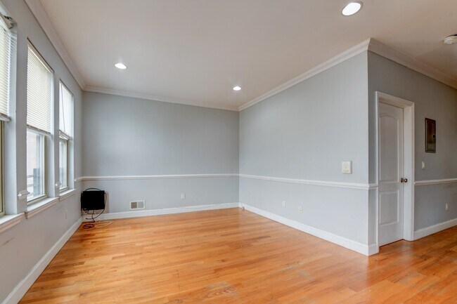 Building Photo - 572 Liberty Ave