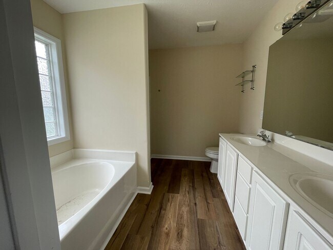 Building Photo - 3BR Home with Fenced Yard & Community Pool...