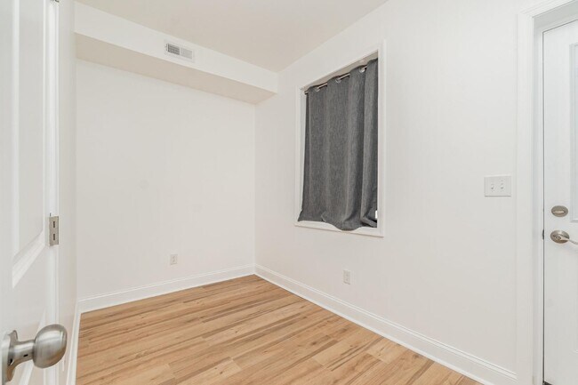 Building Photo - 727 N Collington Ave