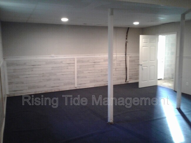 Building Photo - 1001 Christopher Dr