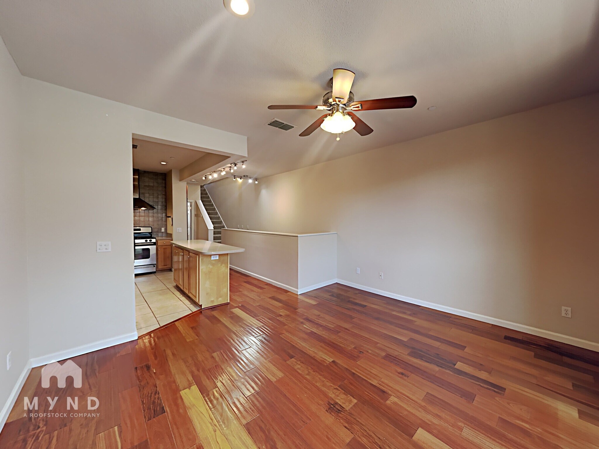 Building Photo - 425 Harriet Ln