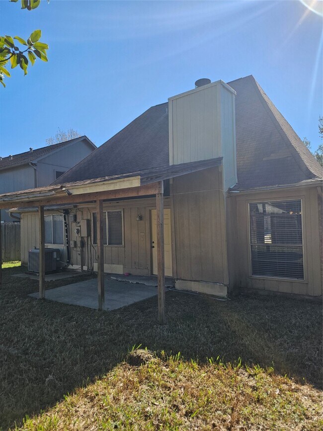 Building Photo - 1538 Ridgebriar Dr