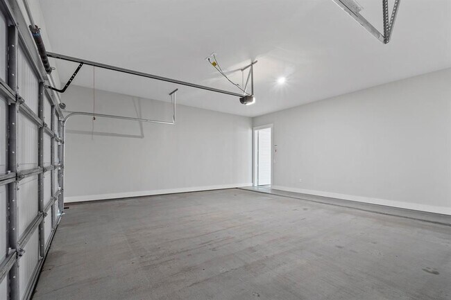 Building Photo - 579 Lloyd's Rd