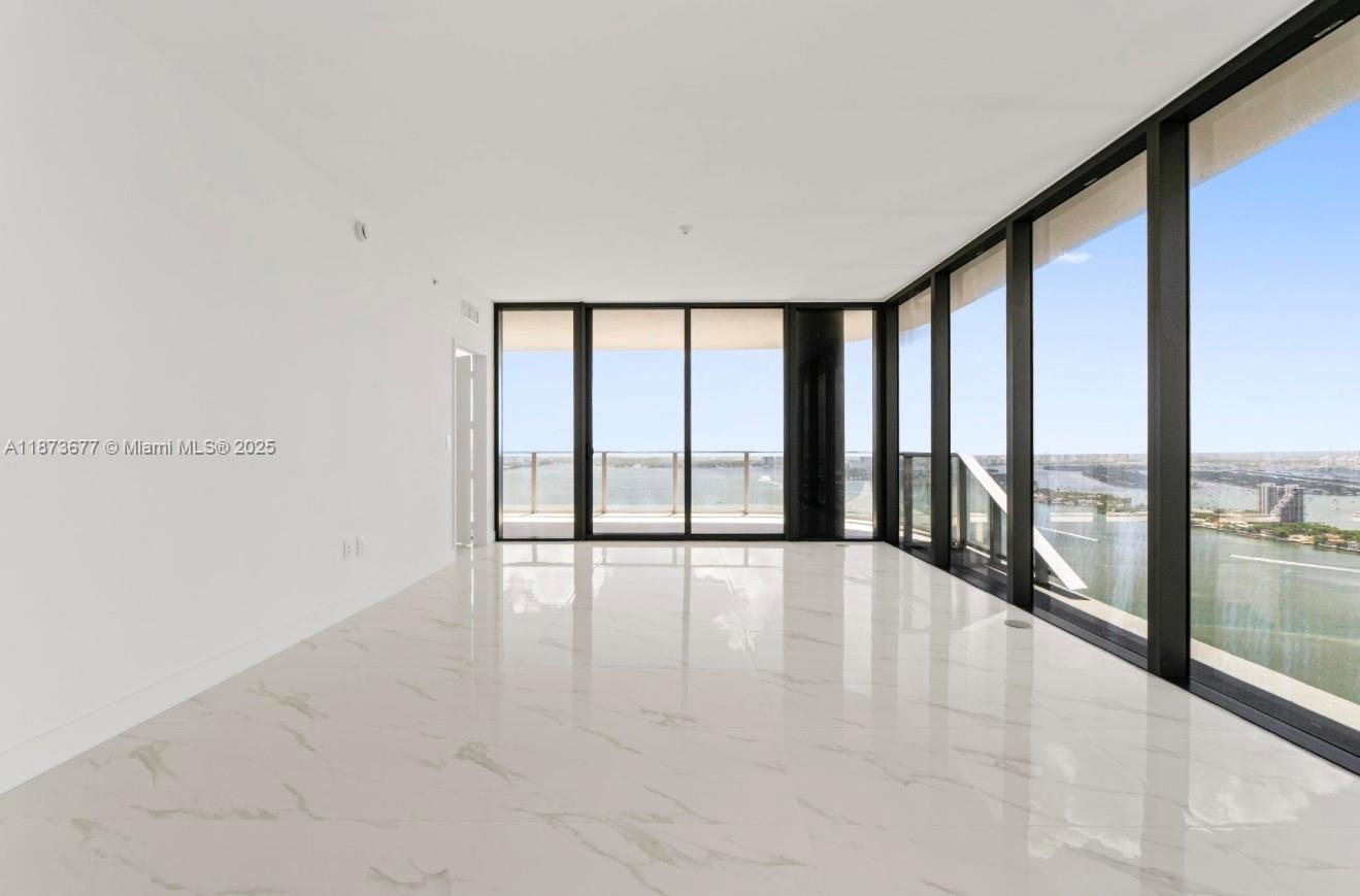 Building Photo - 700 NE 24th St