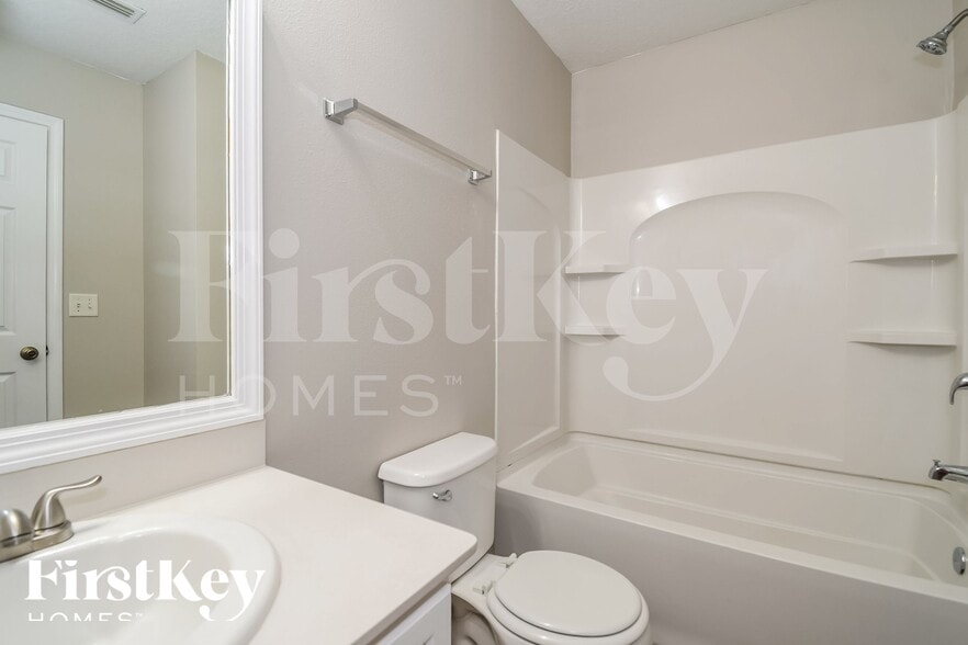 Building Photo - 12178 Alexandra Dr