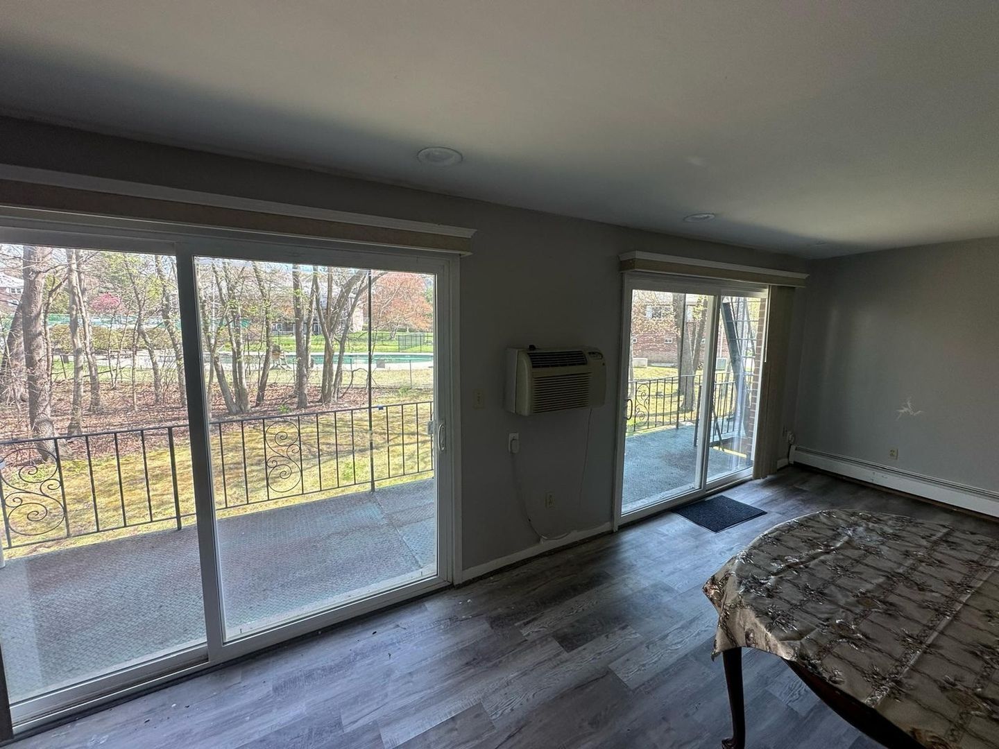 Building Photo - 48 Fernview Ave