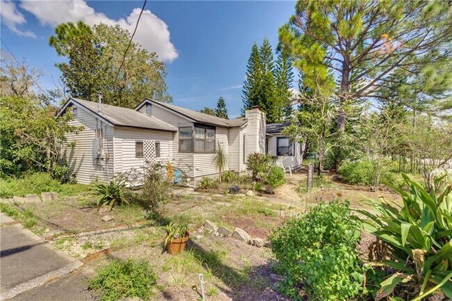 Building Photo - 2201 Virginia Dr