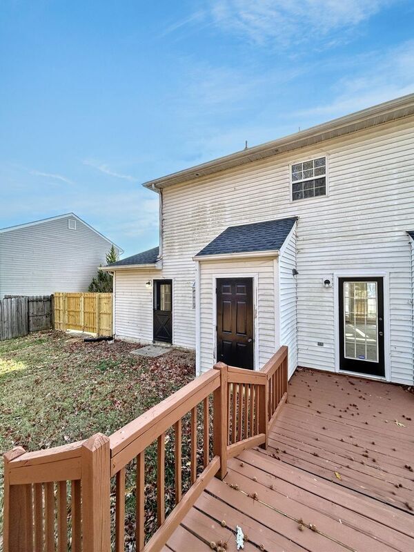 Building Photo - 6005 Almond Creek N Ln