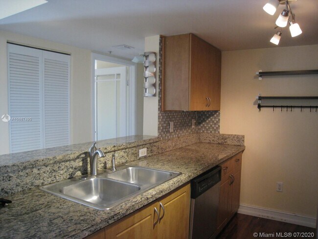 Building Photo - 1555 N Treasure Dr