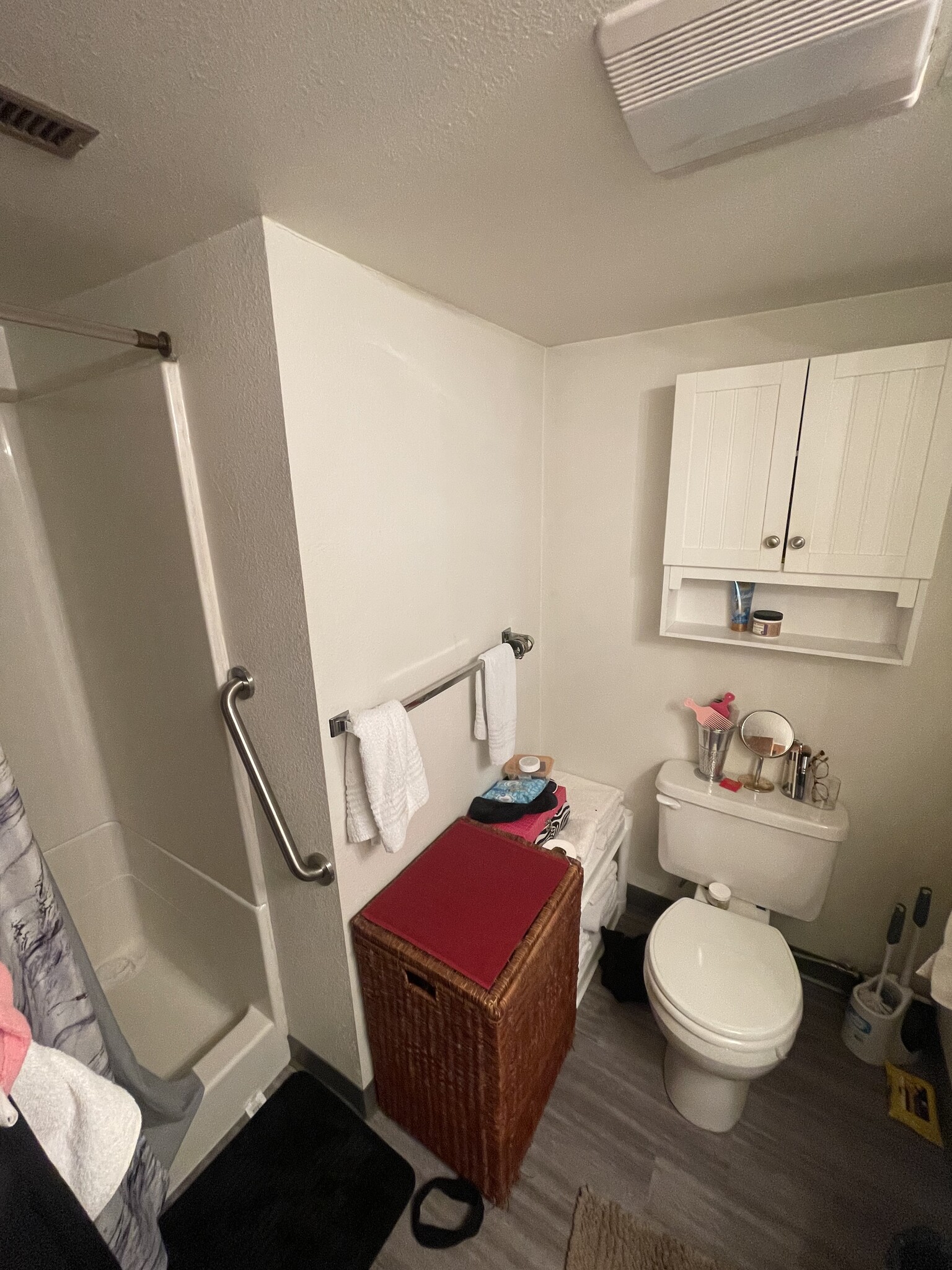 Bath w standing shower - 305 Terry Ave