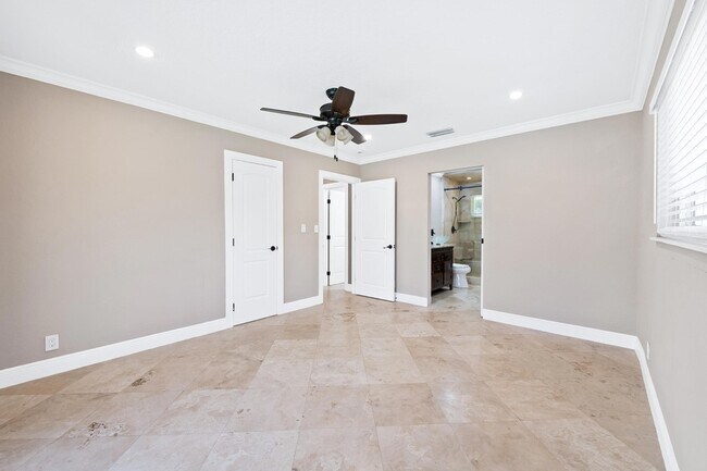 Building Photo - 1120 Renmar Dr