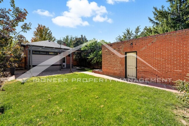 Building Photo - Charming Home with Central AC and Fenced Yard