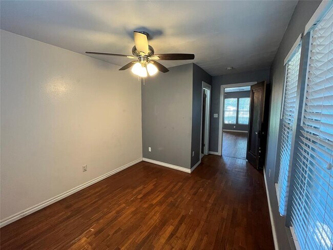 Building Photo - 312 N 6th St