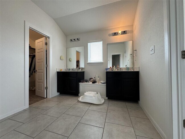 Building Photo - 6048 Urbano Bnd