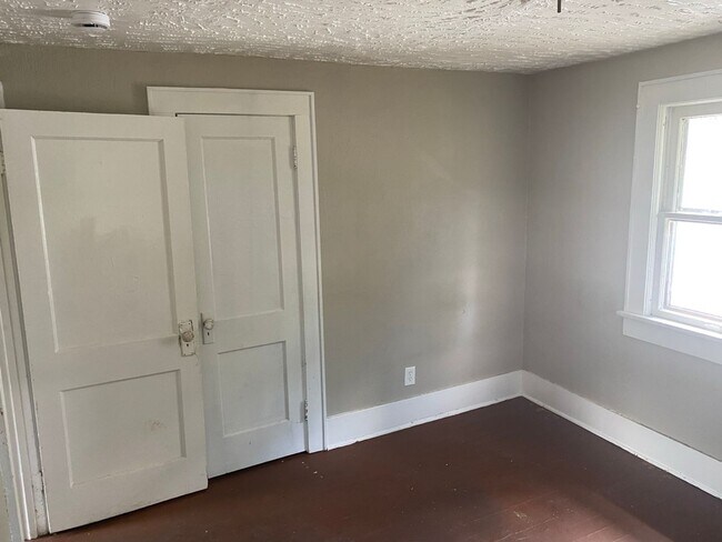 Building Photo - Spacious 3-Bedroom Home for Lease in Akron