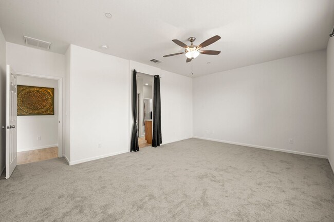 Building Photo - Desirable Elk Grove Area