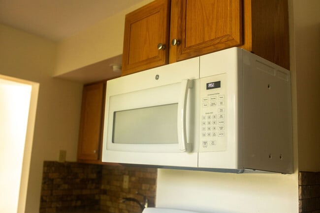 Building Photo - 102 11th St