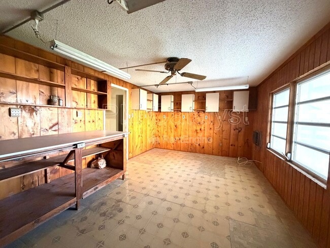 Building Photo - 255 Capri Cir N
