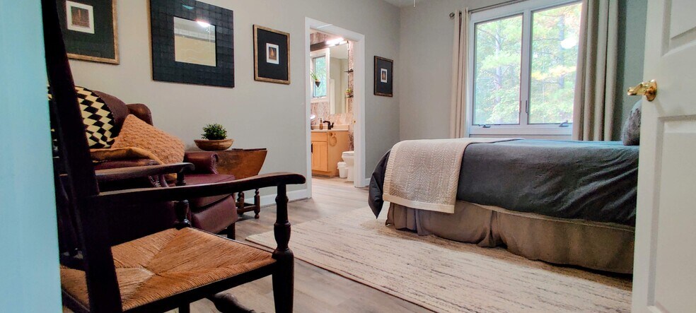 Building Photo - 250 Paddock Dr