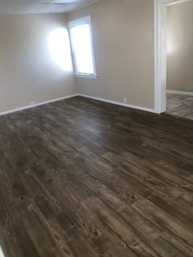 Building Photo - 01623