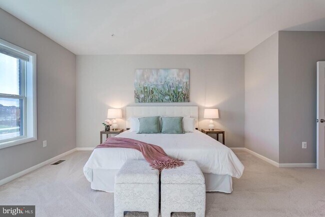 Building Photo - 44848 Tiverton Sq