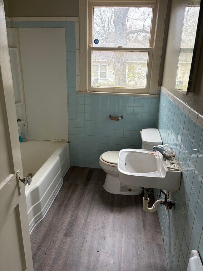 Building Photo - Gorgeous 2 Bedroom Home in Sunset Acres