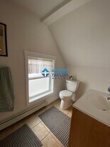 Building Photo - 339 Centre St