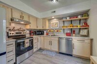 Building Photo - 5009 Emerald Dr