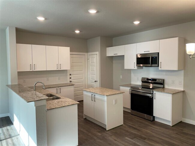 Building Photo - 9852 Grosbeak Ln