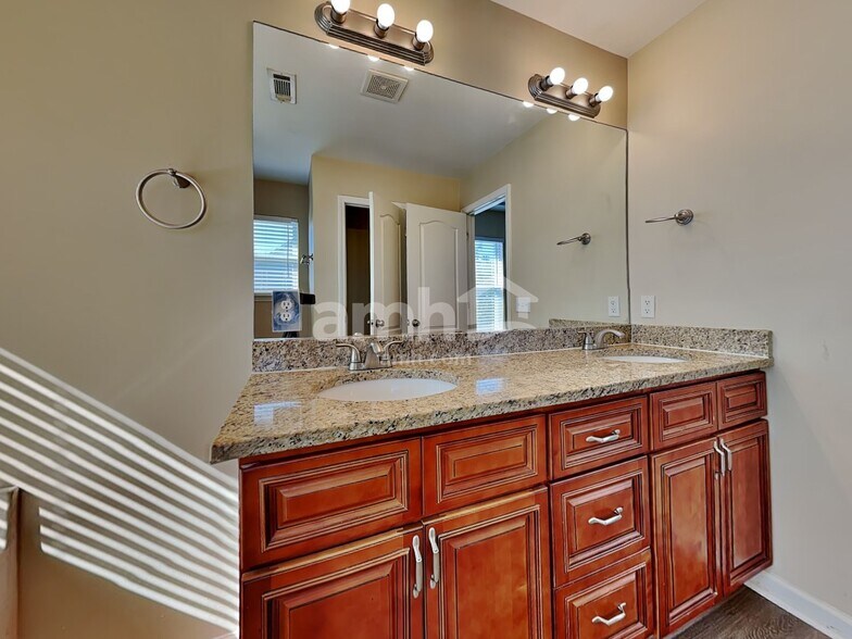 Building Photo - 515 Flat Rock Ter