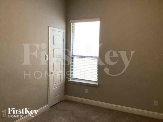 Building Photo - 111 Balsam Dr