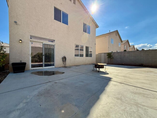 Building Photo - 3 Bedrooms | 2.5 Bathrooms-