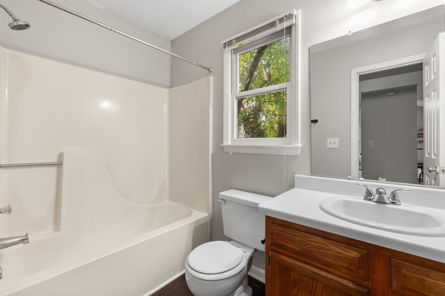 Building Photo - 3521 Greywood Dr